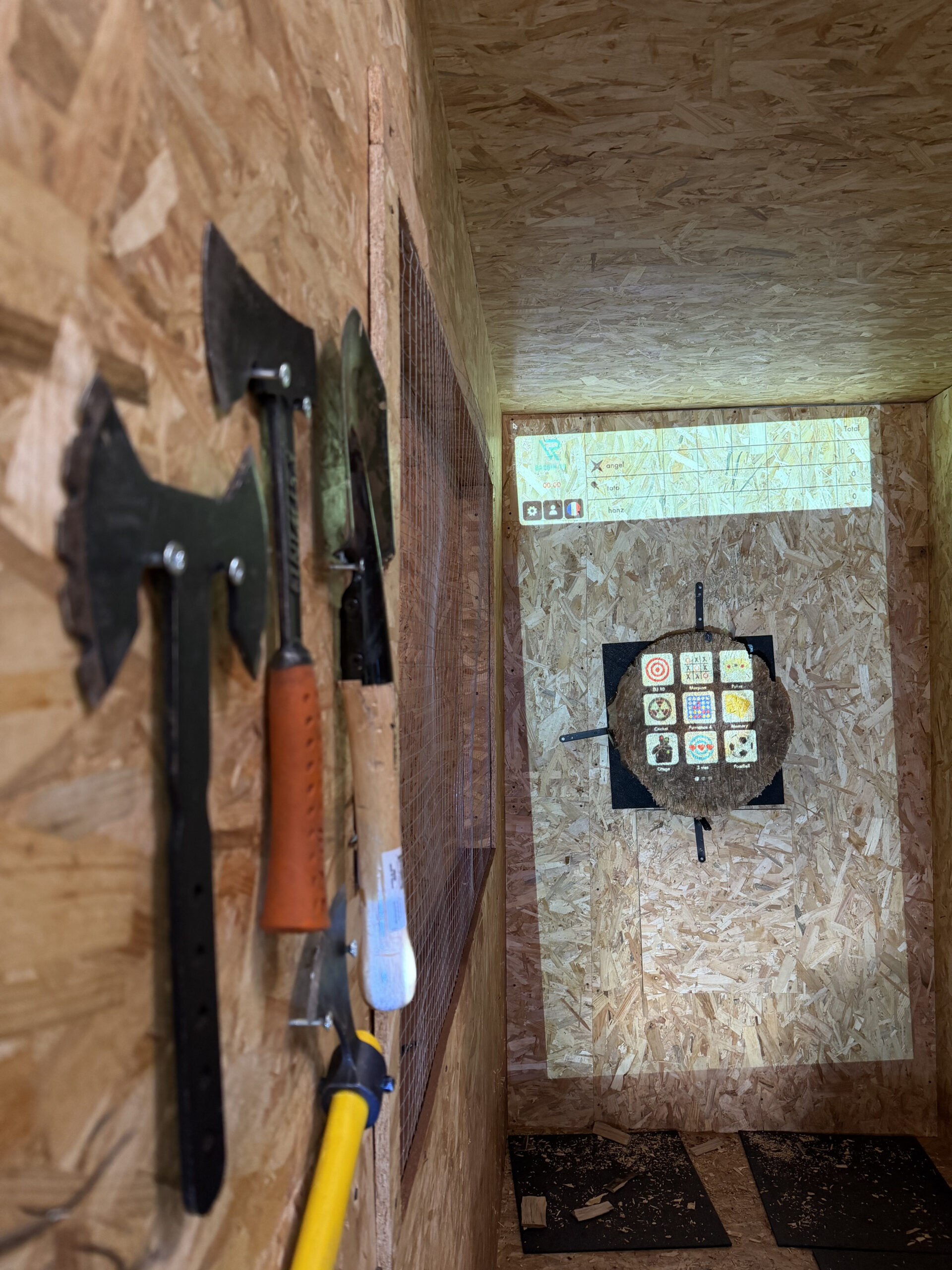 Lancer de hache chez BassinVR à Biganos - cibles interactives avec scores en temps réel