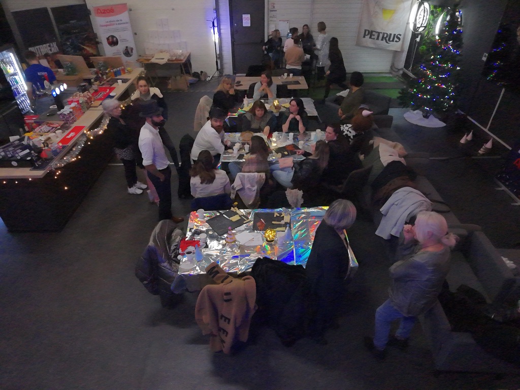 Espace détente et bar chez BassinVR à Biganos - coin canapé et afterwork